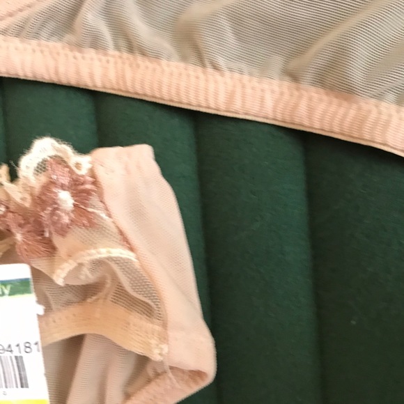 Christie’s Lingerie Set - Picture 7 of 13